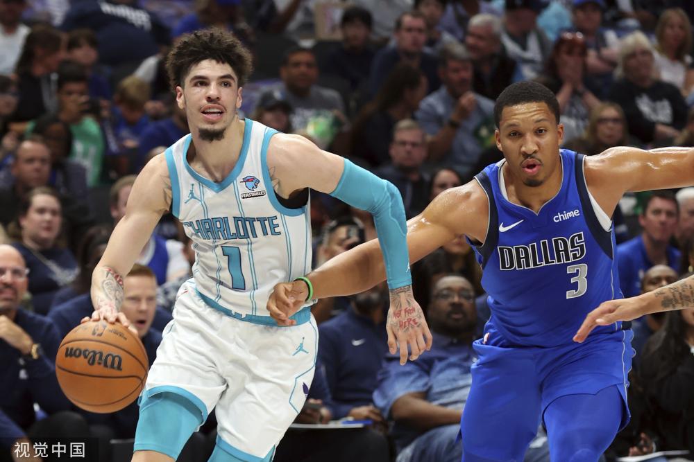 她接连击败 她接连击败