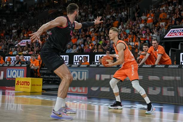 他的到来意 他的到来意