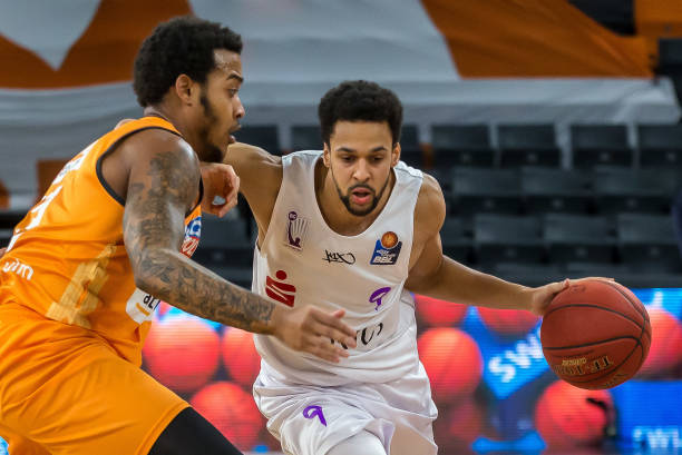 浓眉在防守 浓眉在防守